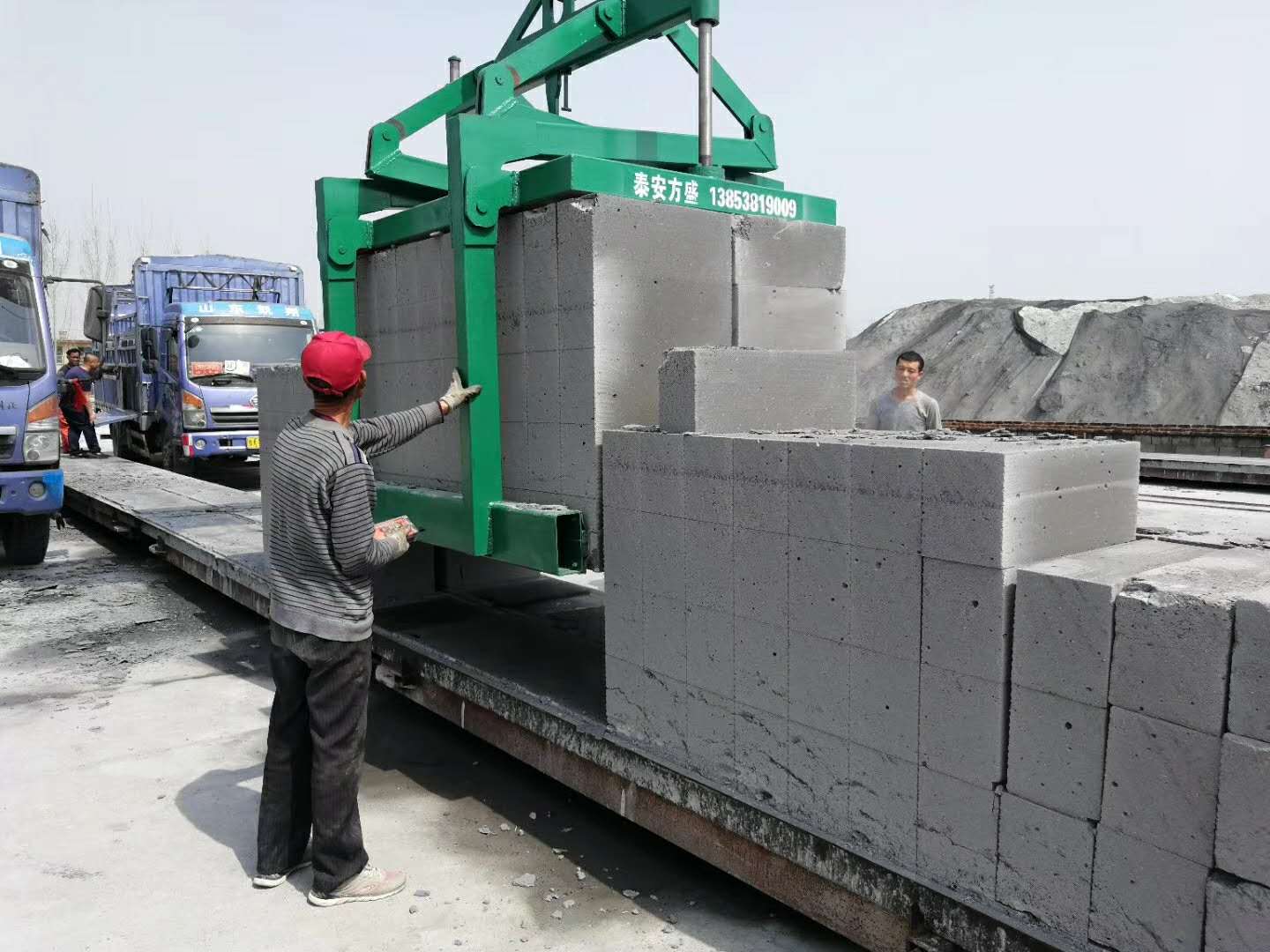 自重夹具
