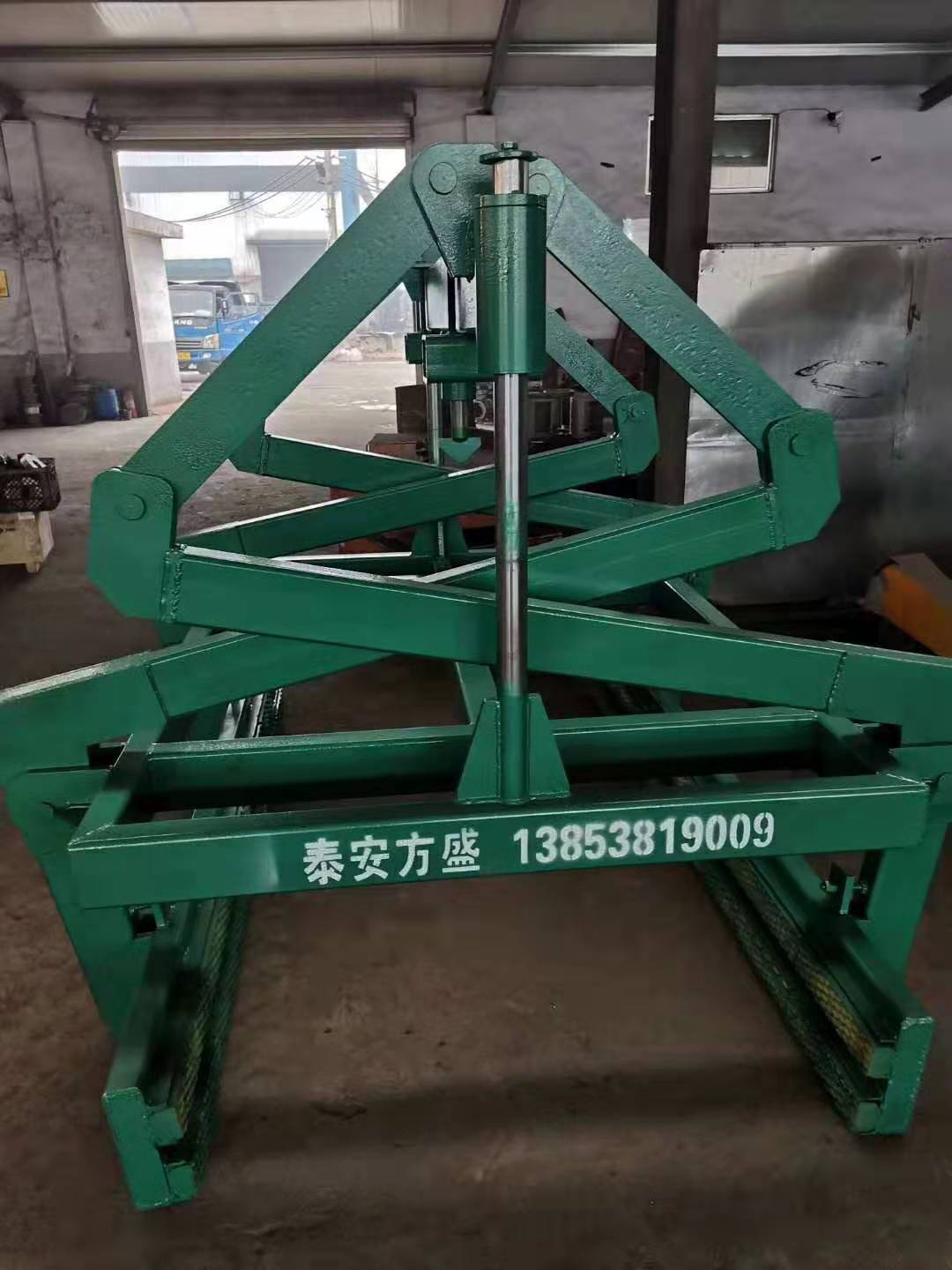 抱砖机夹具